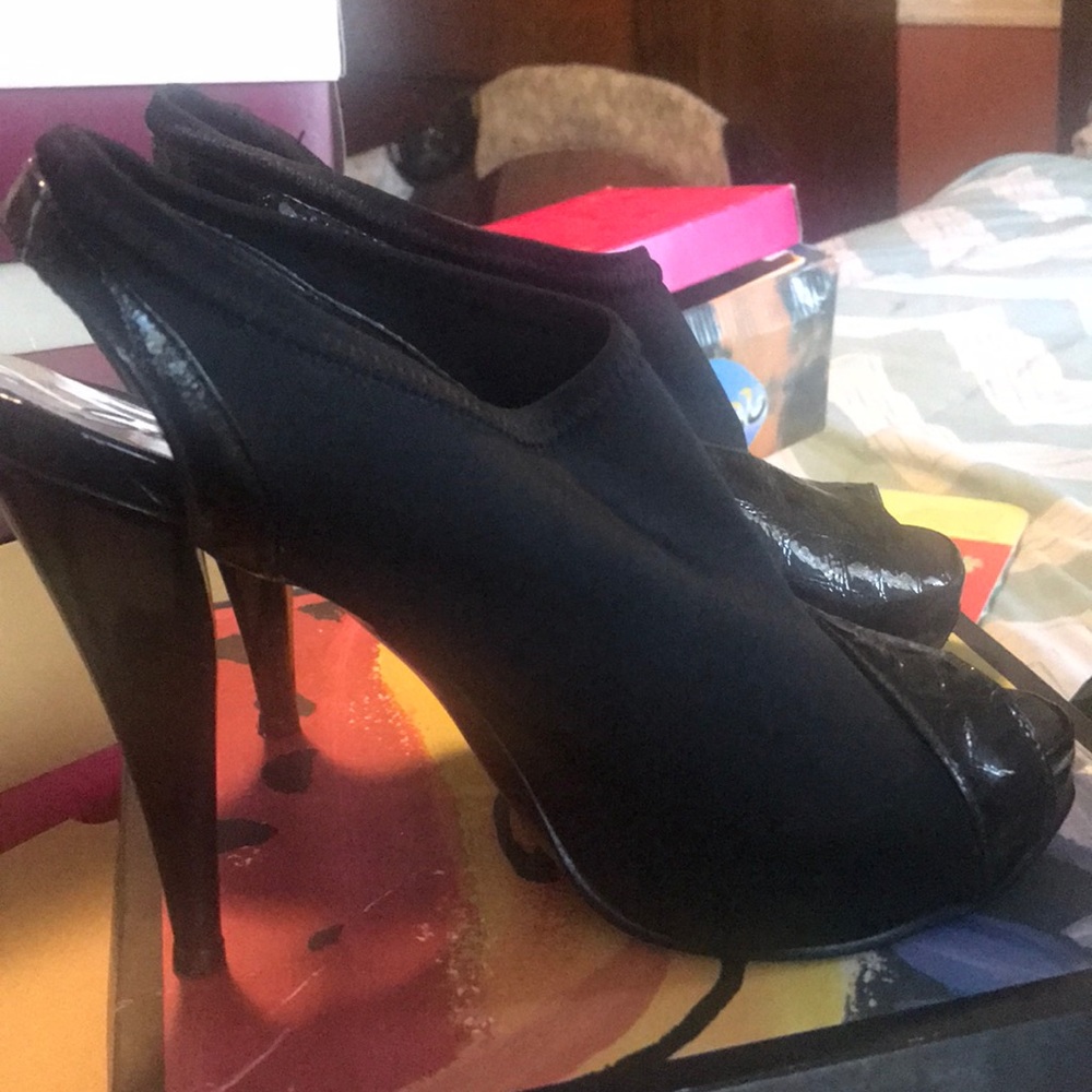 Woman’s size 6 heels